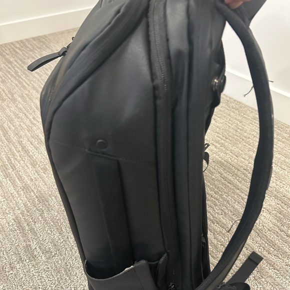 Nomatic Backpack. Best backpack I ever owned. - Picture 4 of 5